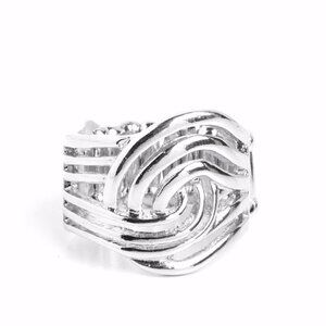 Paparazzi Interlocked Insignia - Silver